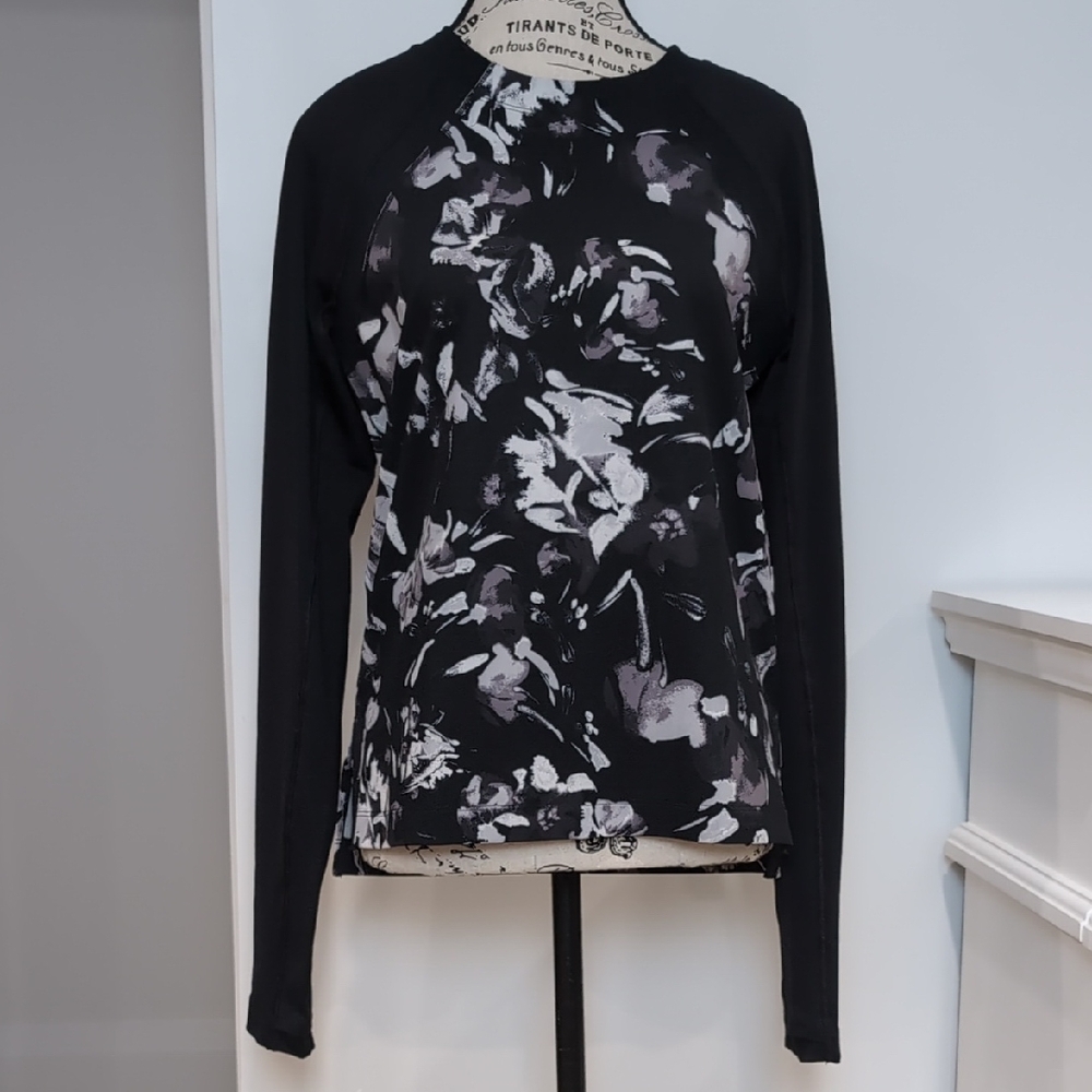 LOLE | Women's Black/Wht/Grey Floral Travis Long Sleeved Straight Athletic Top